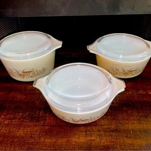Pyrex dishes with lids